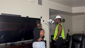 Amateur construction worker Kendale enjoys giving his client a black dick while on the job