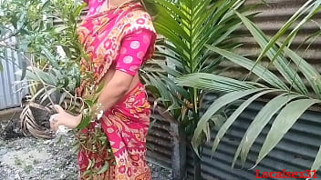 Mature Indian housewife enjoys outdoor sex with husband in red saree