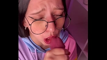 Teen brunette with glasses gives sloppy blowjob after class